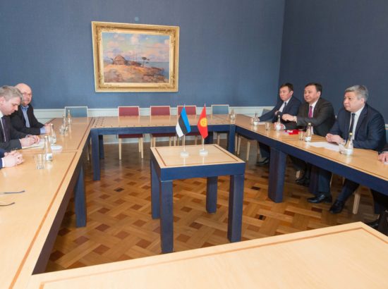 aFEP_2000Eesti-Kõrgõzstani parlamendirühm kohtus Kõrgõzstani välisministri Erlan Abdyldaeviga